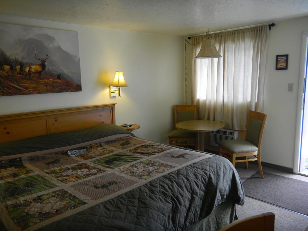 Falls Motel Thompson Falls Zimmer foto